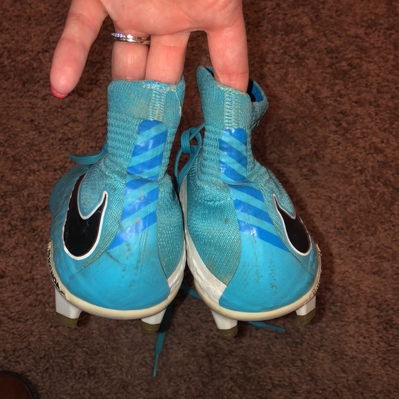 Nike Phantom Cleats - Picture 3 of 5